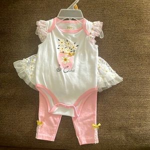 Too cute! Baby girl two piece set.
